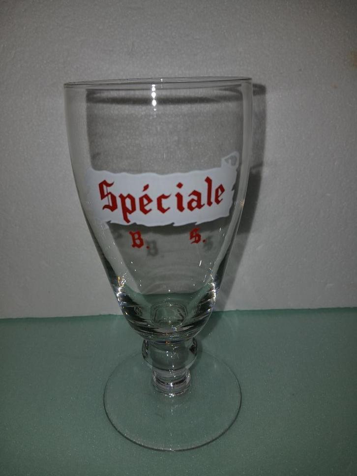Oud glas op standaard SPECIALE B.S. van Brie la..., Verzamelen, Biermerken, Zo goed als nieuw, Glas of Glazen, Overige merken
