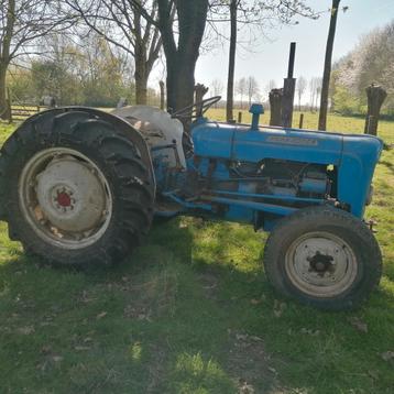 Landbouwtractor fordson 1964 beschikbaar voor biedingen