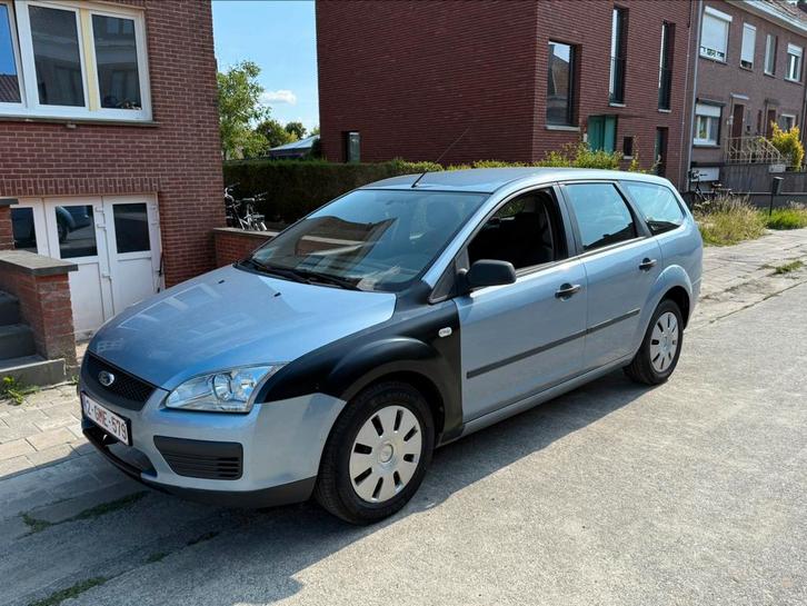 Ford focus 1.4i / break /  Airco / trekhaak, Auto diversen, Ongevalwagen, Ford, Handgeschakeld, Benzine, Break, Ophalen