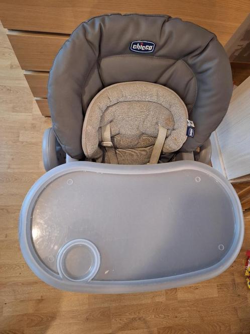 Chicco Polly Magic Relax eetstoel – 2-in-1 eetstoel & relax, Kinderen en Baby's, Kinderstoelen, Zo goed als nieuw, Aanschuifbaar