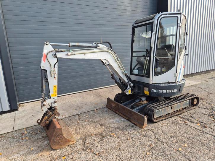 Mini-excavatrice Messersi M-22U, Articles professionnels, Machines & Construction | Grues & Excavatrices, Excavatrice, Enlèvement