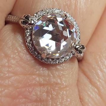Nieuwe heel speciale ring,4 karaat,diamanttest positief!