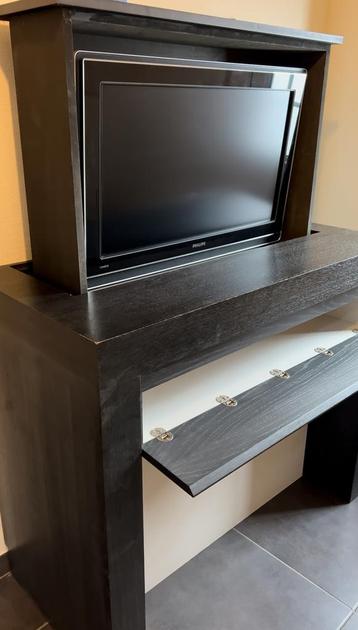 Unieke elektrische TV kast inclu Philips TV beschikbaar voor biedingen
