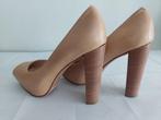 172C* UNISA prachtige beige leren pumps (40), Kleding | Dames, Pumps, Verzenden, Beige, Zo goed als nieuw