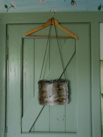 * leuke schoudertas, nepbont, Nieuw beschikbaar voor biedingen