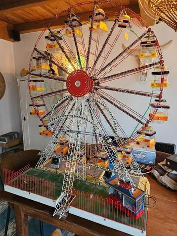 Grande roue miniature nostalgique de 1,30 m de haut et 1,10 