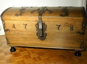 Prachtige antieke kist (cert. antiquair) 1778  beschikbaar voor biedingen