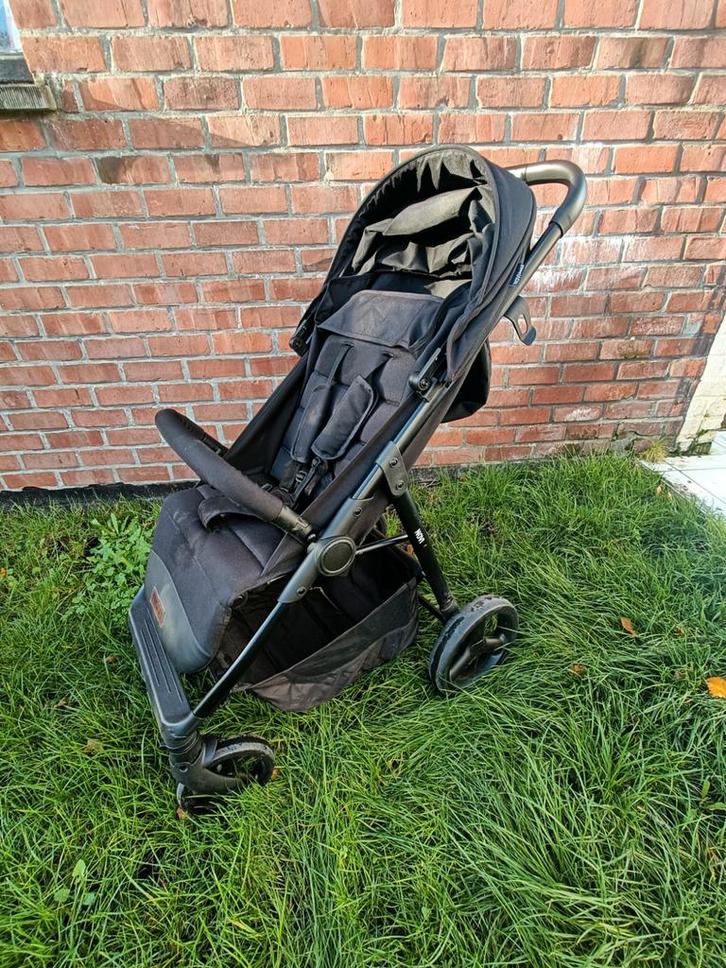 Buggy Novi Grando Go XL — Noir, Enfants & Bébés, Buggys, Comme neuf, Autres marques, Dossier réglable, Ombrelle, Enlèvement