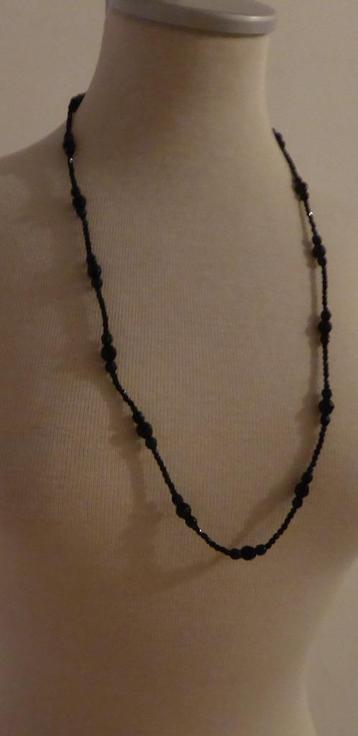 Lange zwarte ketting / Als nieuw beschikbaar voor biedingen