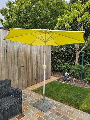 Parasol diameter 260cm, met of zonder voet. beschikbaar voor biedingen