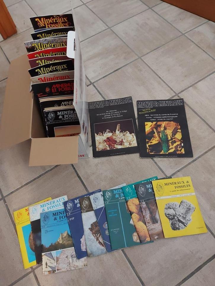 Lot de 146 revues Mineraux et Fossiles, Verzamelen, Mineralen en Fossielen, Overige typen, Ophalen