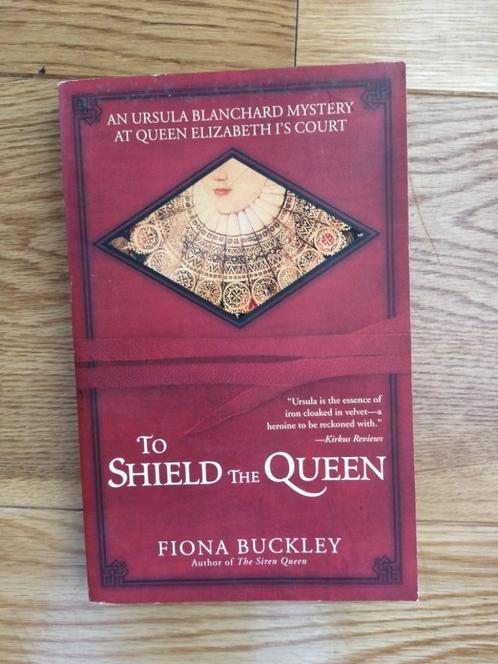 Fiona BUCKLEY - Pour protéger la reine - anglais, Livres, Langue | Anglais, Comme neuf, Fiction, Enlèvement ou Envoi