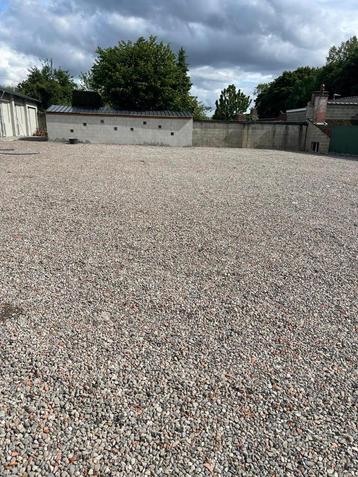 Parkeerplaats voor voertuigen/caravans.     beschikbaar voor biedingen