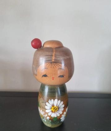 Mooie kokeshi van Murakami Chie beschikbaar voor biedingen