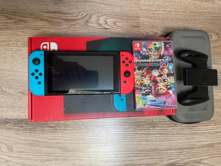 Switch 1 V2 avec dock + (4jeux) lire la description, Games en Spelcomputers, Spelcomputers | Nintendo Switch, Zo goed als nieuw