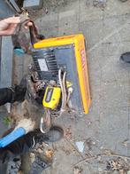 Catrolmotor lift ketting  heeft gediend voor lift, Ophalen
