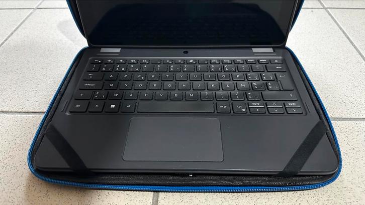 Laptop met touchscreen, Computers en Software, Laptopstandaarden, Zo goed als nieuw, In diepte verstelbaar, In hoogte verstelbaar