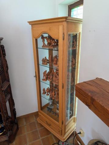 Vitrine plaquée chêne beschikbaar voor biedingen