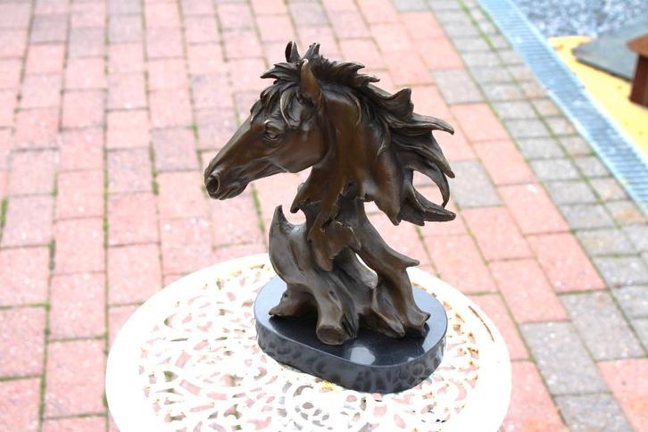 Paardenbuste in brons gesigneerd, MILO, Antiek en Kunst, Antiek | Brons en Koper, Brons, Ophalen of Verzenden