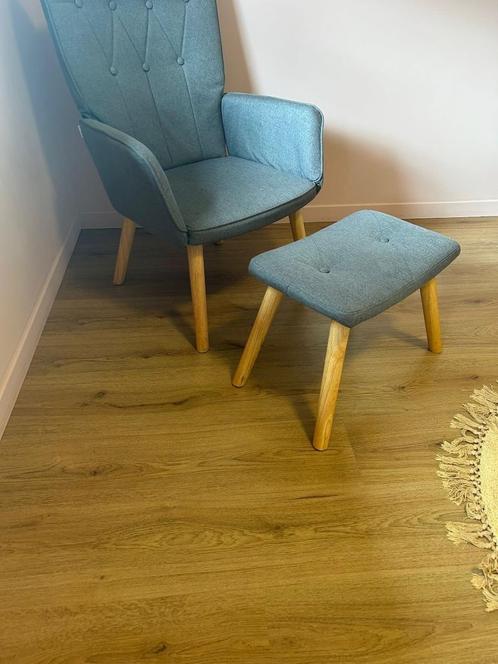 Relaxstoel met voetenbank stof lichtgrijs, Huis en Inrichting, Fauteuils, Zo goed als nieuw, Stof, Minder dan 50 cm, Minder dan 75 cm