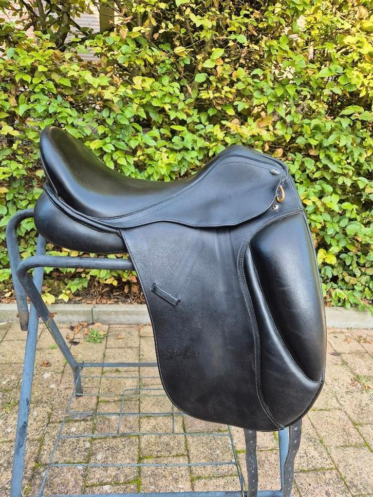 Selle dressage Seabis Vigo 18', Animaux & Accessoires, Chevaux & Poneys | Brides & Harnachement, Utilisé, Dressage, Enlèvement ou Envoi