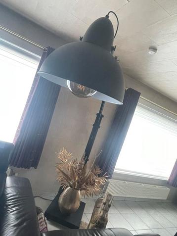 Grote staanlamp met voet op wieltjes T&T disign, Ophalen, Zo goed als nieuw