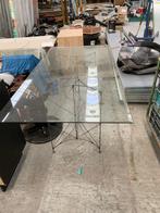 tafel met glazen blad en metalen onderstel, Huis en Inrichting, 50 tot 100 cm, 150 tot 200 cm, Rechthoekig, Ophalen of Verzenden