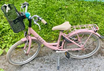 Roze meisjesfiets met mandje beschikbaar voor biedingen