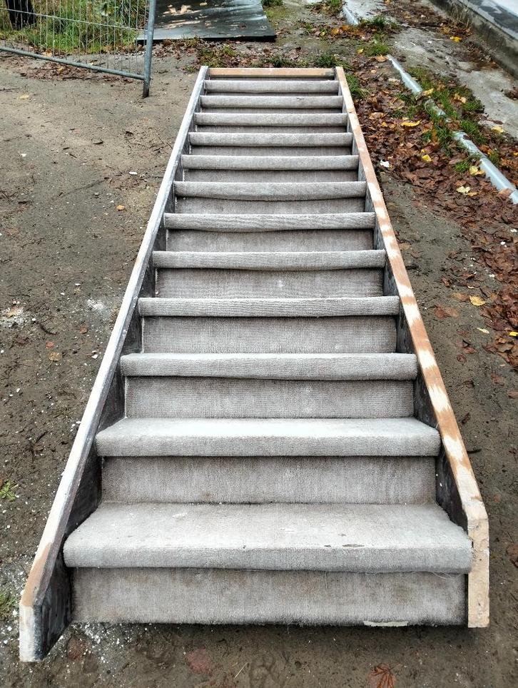 Massieve beukenhouten trap te koop, Doe-het-zelf en Bouw, Ladders en Trappen, Gebruikt, Trap, 2 tot 4 meter, Ophalen