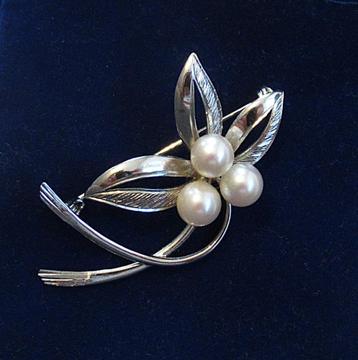 Vintage Japanse sterling zilveren Parels broche in etui beschikbaar voor biedingen