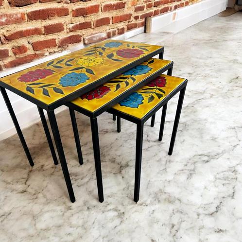 Set van 3 vintage nesting tables / tegeltafeltjes, Antiek en Kunst, Antiek | Meubels | Tafels, Ophalen of Verzenden