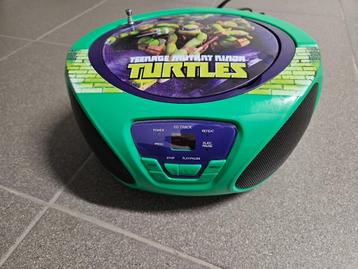 Radio met CD en hoofdtelefoon te koop beschikbaar voor biedingen