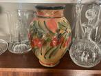 Handbeschilderde keramische vaas met bloemenmotief, Antiek en Kunst, Ophalen of Verzenden