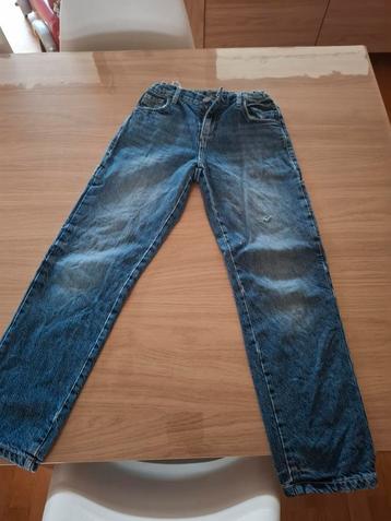 Jeansbroek beschikbaar voor biedingen