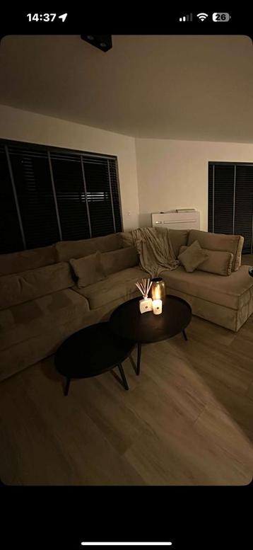 Velvet bank beschikbaar voor biedingen