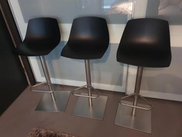 ***Lapalma Miunn design barkrukken (zwart&canaletto walnut)* beschikbaar voor biedingen