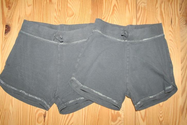 Maat 146 - set van 2 shortjes, Kinderen en Baby's, Kinderkleding | Maat 146, Zo goed als nieuw, Meisje, Sport- of Zwemkleding