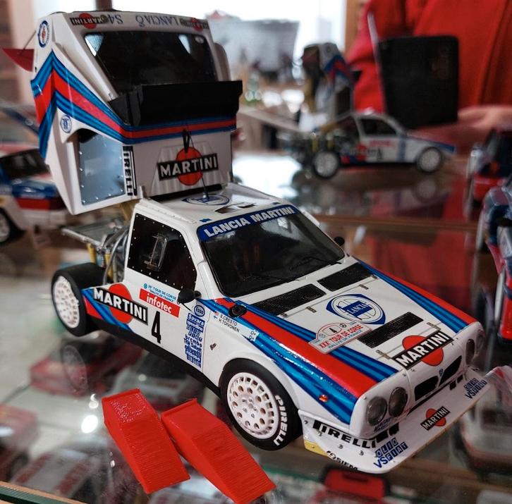 1/24 LANCIA DELTA S4 MARTINI GROEP B, Hobby en Vrije tijd, Modelauto's | 1:24, Zo goed als nieuw, Auto, Overige merken, Ophalen