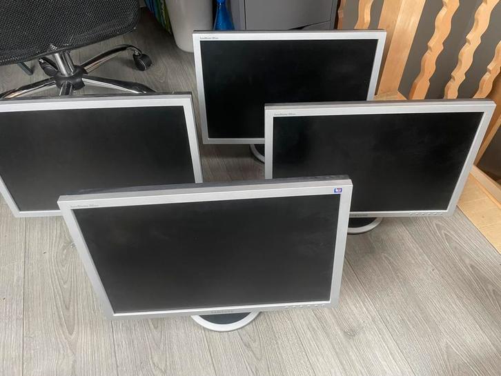 Samsung monitors/schermen, Computers en Software, Monitoren, Gebruikt, In hoogte verstelbaar, Ophalen