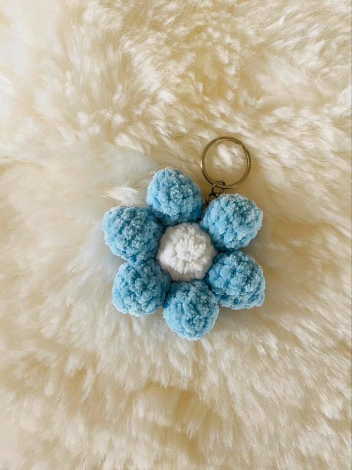 Fleur bleue avec porte-clés, Collections, Porte-clés, Neuf, Animal et Nature, Enlèvement ou Envoi