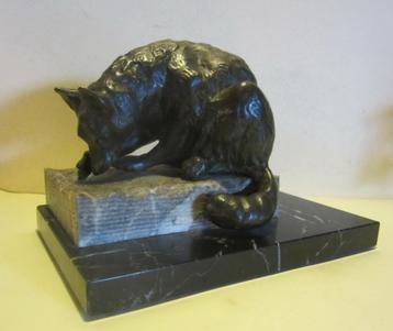 Ancienne statue en bronze ; renard sur pierre, bronze, parfa disponible aux enchères