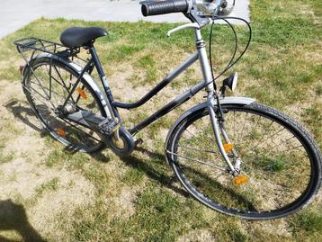damesfiets (of kind) in perfecte st. 4 versnellingen 45 euro beschikbaar voor biedingen