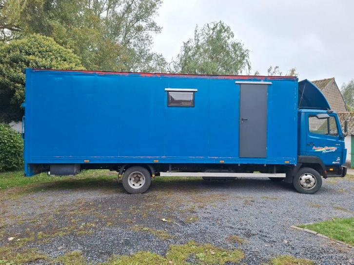 Mercedes Ecoliner 814 - 7,5 t avec rampe de chargement et at, Autos, Camions, Particulier, Attache-remorque, Mercedes-Benz, Diesel