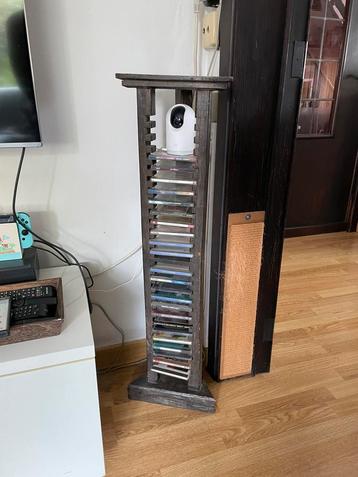 Houten cd houder beschikbaar voor biedingen