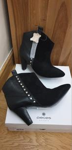 Article NEUF : Bottillons Pieces - Pointure 38, Neuf, Enlèvement ou Envoi, Boots et Botinnes, Pieces