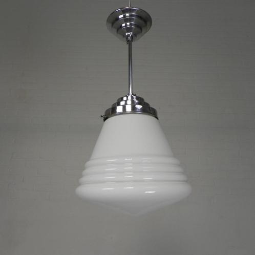 Art Deco hanglamp met geribbelde witte bol, jaren 30, Antiek en Kunst, Antiek | Verlichting, Verzenden