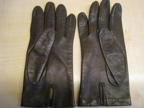 Handschoenen, dames, bruin leder, gevoerd, zo goed als nieuw, Vêtements | Femmes, Bonnets, Écharpes & Gants, Gants, Enlèvement ou Envoi