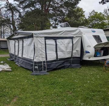 Hypercamp 300 voortent met luifel en aanbouw beschikbaar voor biedingen