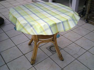 Tuintafel beschikbaar voor biedingen