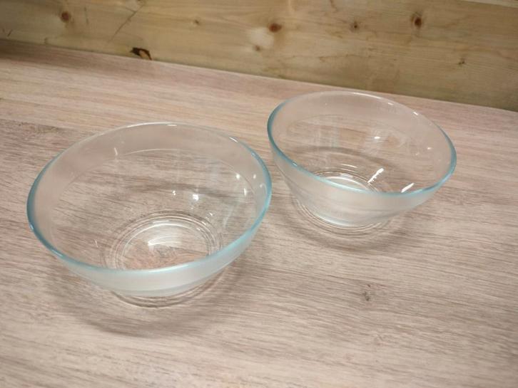 2 kommen met matte rand Arcoroc, Huis en Inrichting, Keuken | Servies, Zo goed als nieuw, Kom(men), Glas, Ophalen of Verzenden